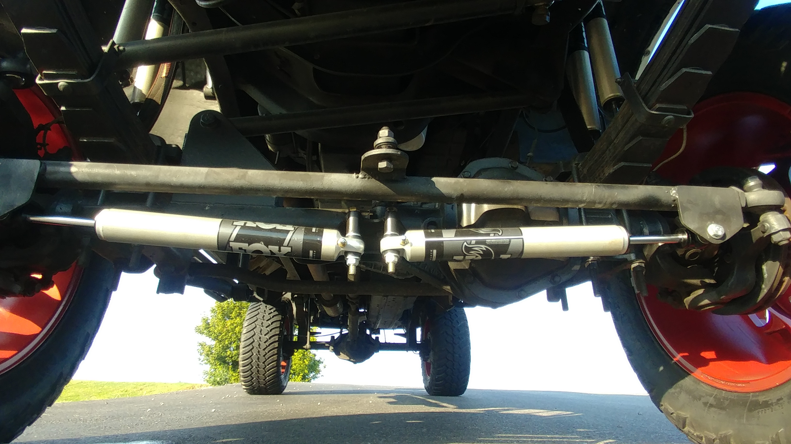 Twin Fox steering stabilizers mounted to the front axle