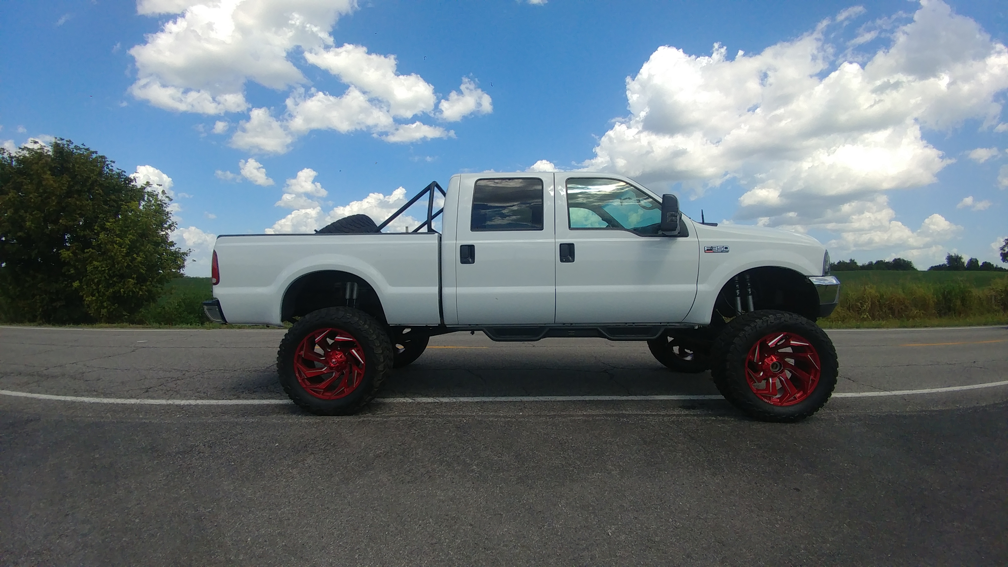 2001 Ford F-350 side profile on level pavement showing the stance is not squatted